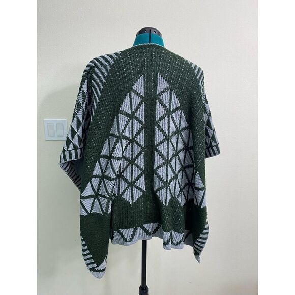 One Size Pullover Poncho Reversible Aztec Geometrical Pattern Cozy Core Knit - Picture 4 of 5